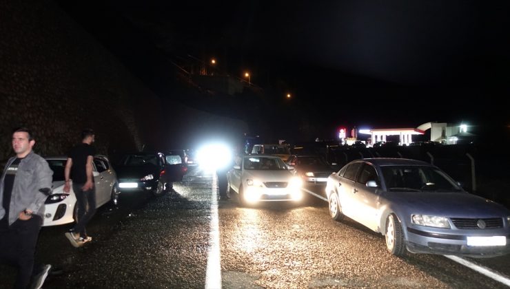 Artvin-Erzurum kara yolu heyelan nedeniyle ulaşıma kapandı