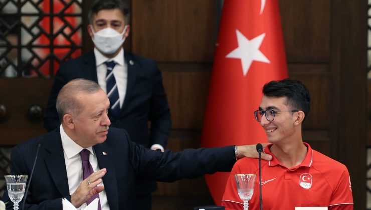 Cumhurbaşkanı Erdoğan olimpiyat şampiyonlarıyla buluştu