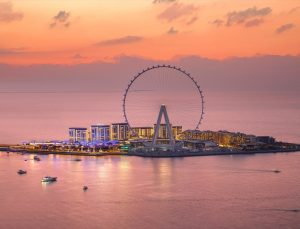 Dubai’de 1750 kişilik dünyanın en büyük dönme dolabı