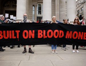 İngiltere’de ‘Kırmızı‘ protesto