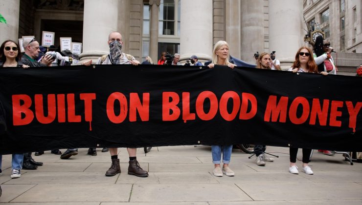 İngiltere’de ‘Kırmızı‘ protesto