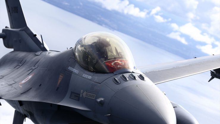 Türk F-16 savaş uçakları Polonya semalarında NATO sınırlarını koruyor