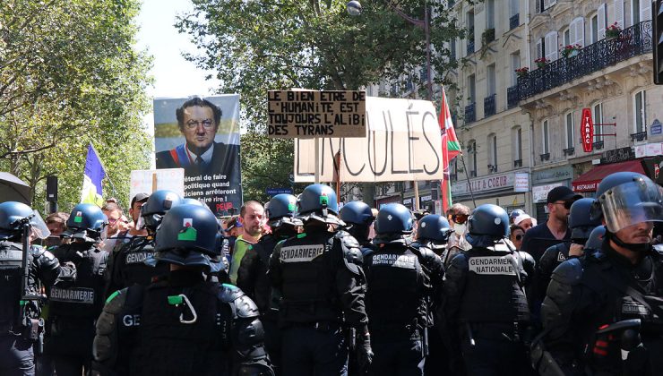 Fransa’da Kovid-19 ile mücadele karşıtı protestolar 5. haftasında