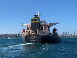 İstanbul Boğazı’ndan 289 metrelik kuru yük gemisi geçti
