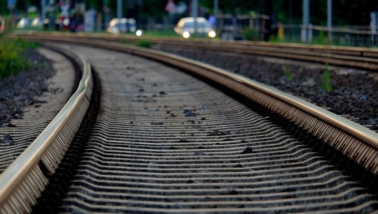 Tren çarpan kardeşlerini anarken aynı yerde yaşamlarını yitirdiler