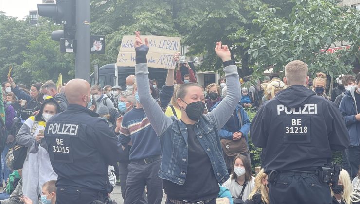 Çevreciler, Berlin’de Alman hükümetinin iklim ve çevre politikasını protesto etti