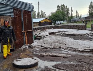 Ardahan’da sağanak nedeniyle dereler taştı