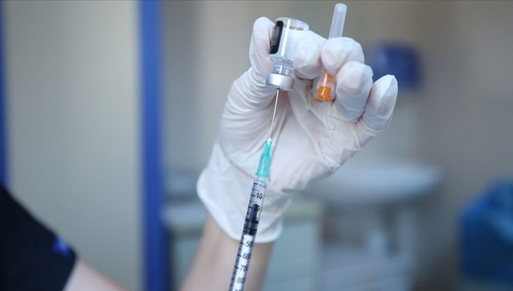 İzmir’de sahte aşı kartı hazırladığı iddia edilen hemşire tutuklandı
