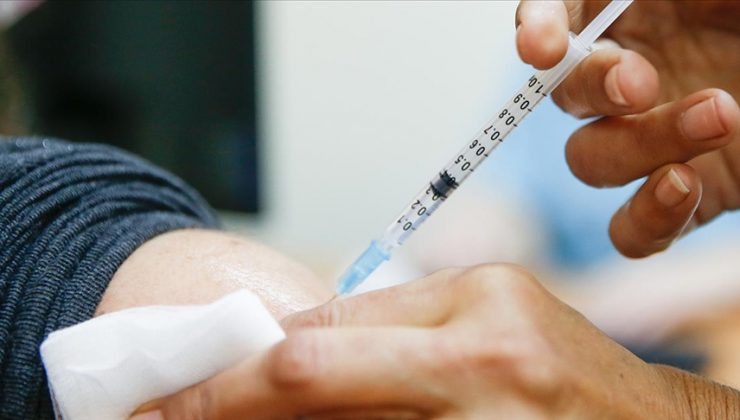 Aşı olmamış iki sağlık çalışanı Covid-19’dan öldü
