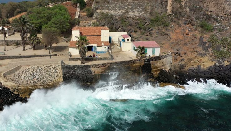 Atlas Okyanusu kıyısındaki camii: Goree