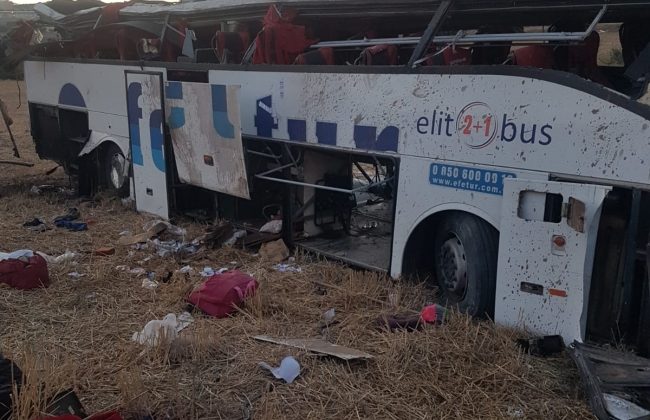 Balıkesir`de yolcu otobüsü devrildi: 15 ölü, 17 yaralı