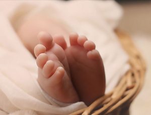 Koronavirüsten hayatını kaybeden hamile kadının bebeği hayata tutundu