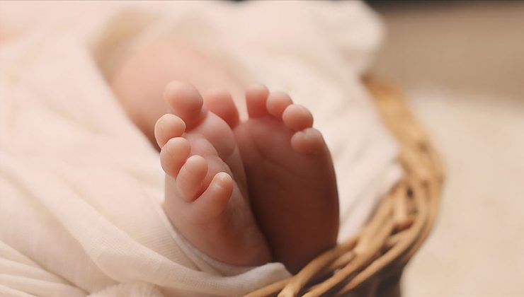 Koronavirüsten hayatını kaybeden hamile kadının bebeği hayata tutundu