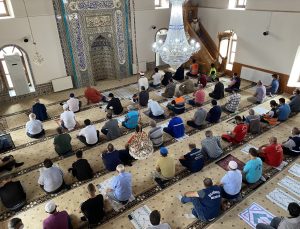 Bozkurt`taki selden etkilenen 113 yıllık camide cuma namazı kılındı