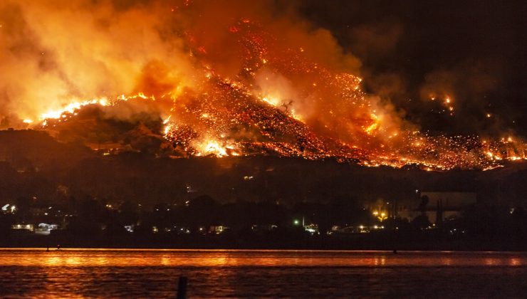 California yangınında bir kasaba yok oldu