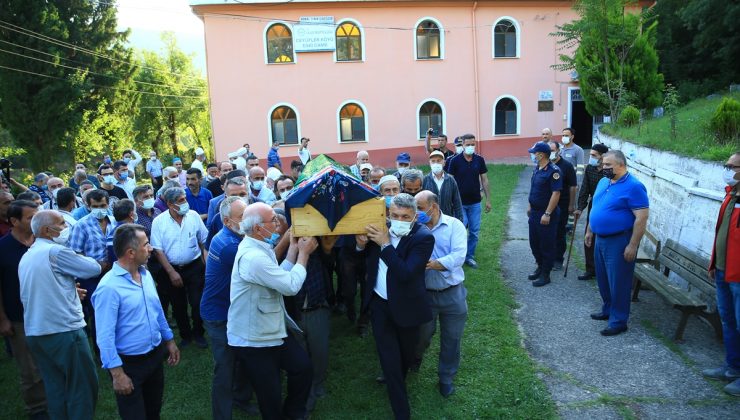 Bartın’da sele kapılarak yaşamını yitiren yaşlı kadının cenazesi defnedildi