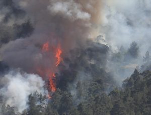 Çine’deki orman yangınına müdahale ediliyor