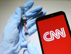 CNN iş yerine aşısız gelen 3 çalışanın işine son verdi