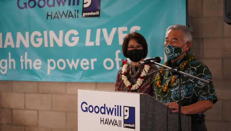 Hawaii Valisi, turistlere ‘evde kalmalarını’ söyledi