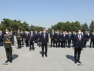 Cumhurbaşkanı Erdoğan başkanlığındaki heyet Anıtkabir’i ziyaret etti