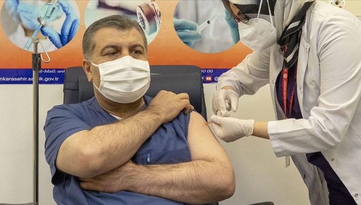 Bakan Koca: Türkiye’de ilk aşıyı ben oldum