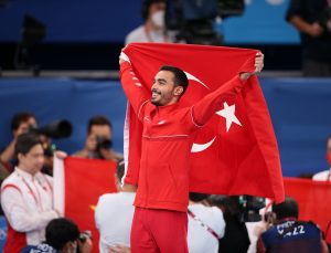 Ferhat Arıcan, Türkiye’ye cimnastik tarihindeki ilk olimpiyat madalyasını getirdi
