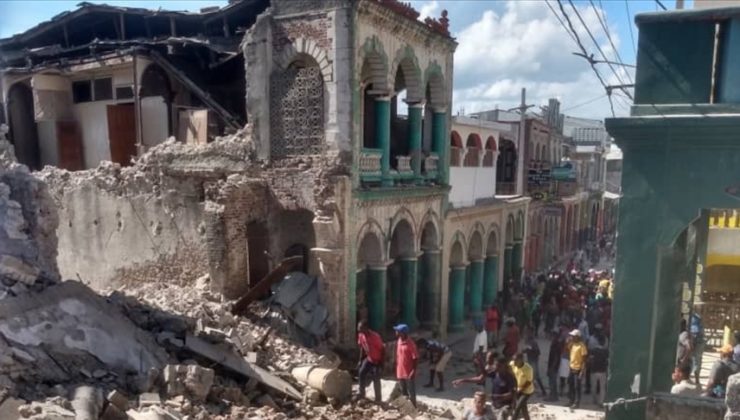 Haiti’de yaşanan depremde hayatını kaybedenlerin sayısı artıyor