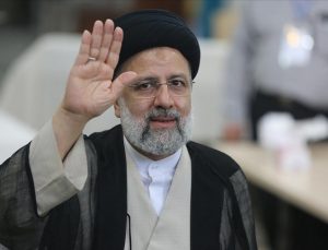 İran’ın 8. Cumhurbaşkanı Reisi: “Yaptırımların kaldırılması için çalışacağız”