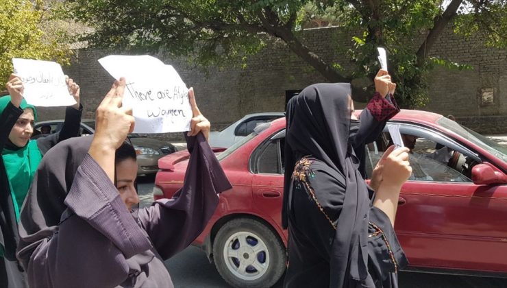 Taliban kontrolündeki Kabil`de kadınlardan haklarının korunması talebiyle gösteri