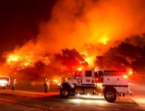California yangını büyüyor: Kasabalar tehdit altında