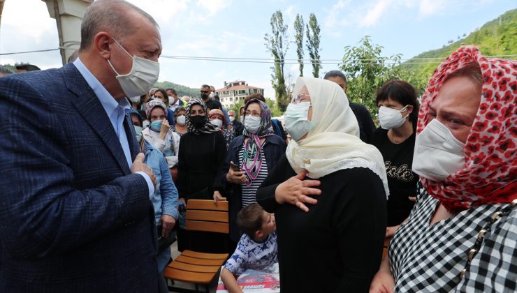 Cumhurbaşkanı Erdoğan, selde hayatını kaybeden vatandaşın cenaze namazına katıldı