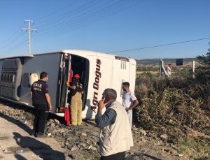 Uşak`ta yolcu otobüsü devrildi: 33 yaralı