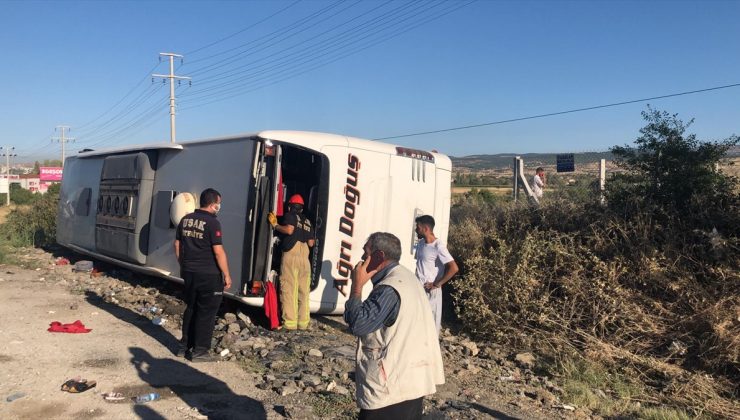 Uşak`ta yolcu otobüsü devrildi: 33 yaralı