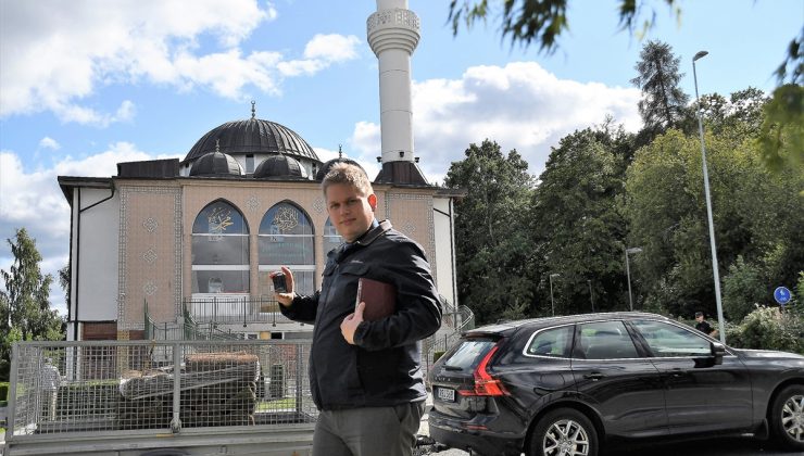 Danimarkalı siyasetçiden cami önünde Kur’an-ı Kerim ile provokasyon