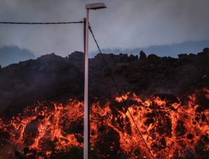 Cumbre Vieja yanardağından ürperten kareler: Lavlar evleri yuttu