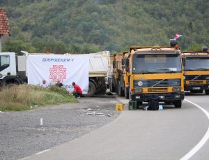 Kosova’da, Sırbistan plakalı araçlara geçici plaka verilmesi krizi sürüyor