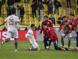 Fenerbahçe evinde dağıldı