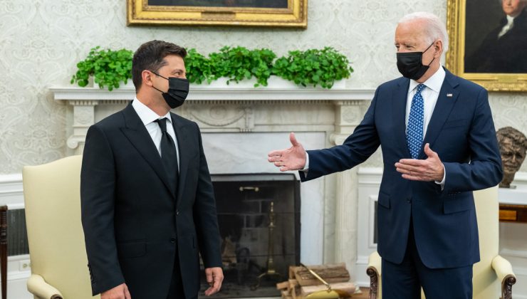 Biden ve Ukraynalı mevkidaşı Zelenskiy Beyaz Saray’da bir araya geldi