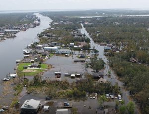 Biden’dan kasırgada yıkıma uğrayan Louisiana’ya ziyaret