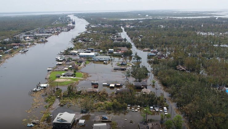 Biden’dan kasırgada yıkıma uğrayan Louisiana’ya ziyaret