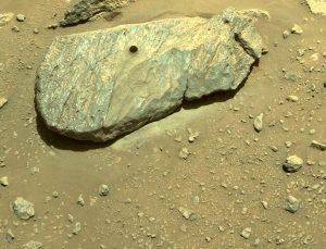 NASA’nın keşif aracı Mars’tan ilk kaya örneğini aldı
