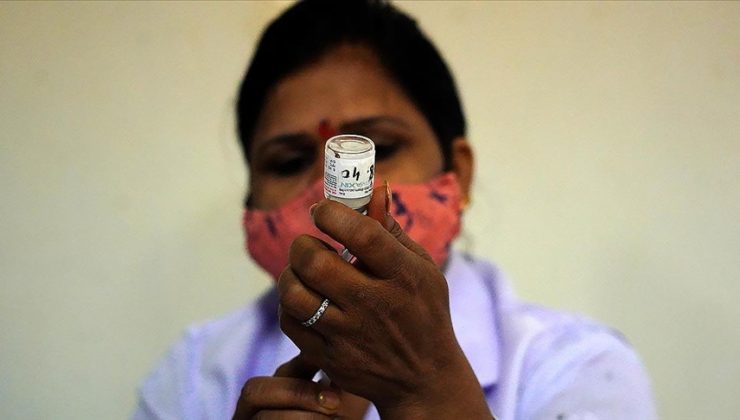 Hindistan’dan aşı kartlarını tanımayan İngiltere’ye tepki