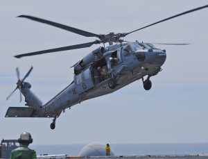 ABD donanmasının MH-60S tipi helikopteri düştü