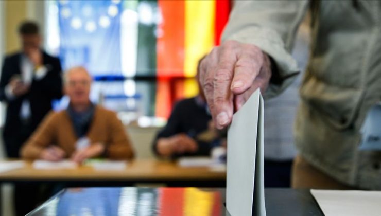 Almanya’da seçmenler sandık başında