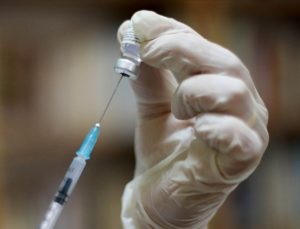 AB Kovid-19 aşısında üçüncü doz kararını bekliyor