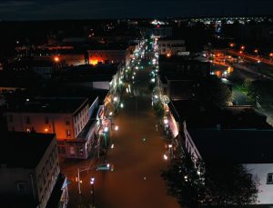 New Orleans’ta elektrik kesintileri nedeniyle halk tahliye ediliyor