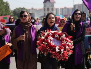 Kabil`de kadınlar, hakları için gösteri düzenledi