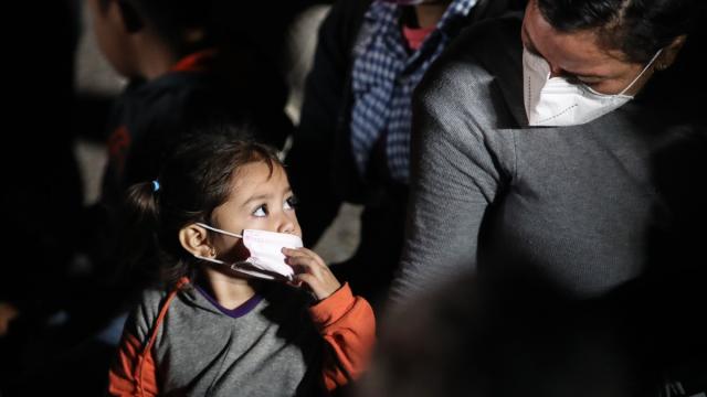 Biden yönetimi Meksika sınırında ailelerinden ayırılan çocuklar için adım attı