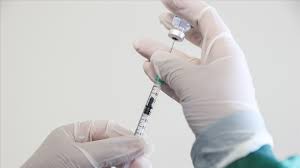 New York’ta sağlık çalışanlarına aşı zorunluluğu başladı