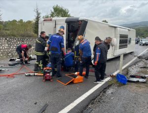 Bartın’da yolcu otobüsü ile otomobilin çarpıştığı kazada 3 kişi öldü